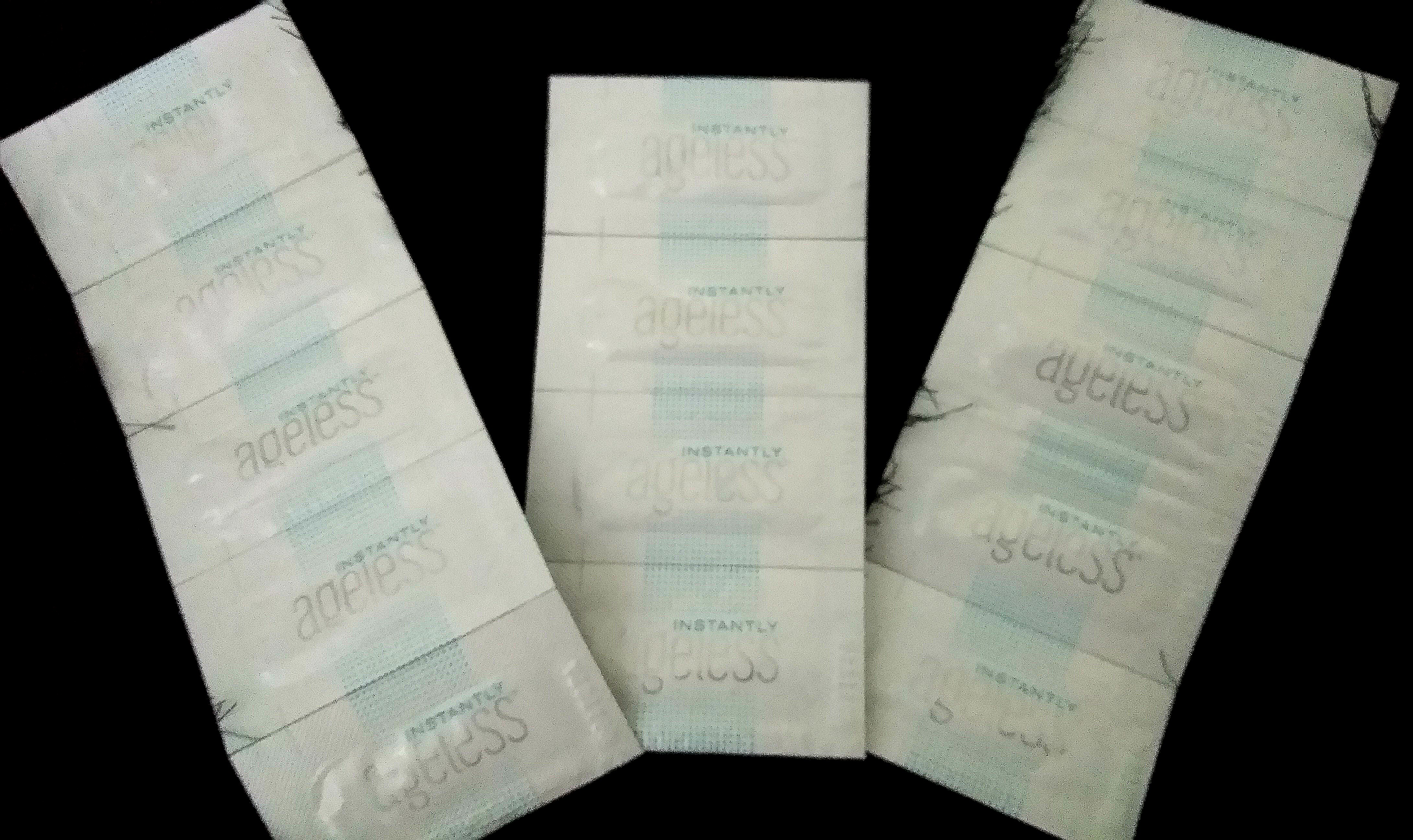 Sachês Instantly Ageless da Jeunesse