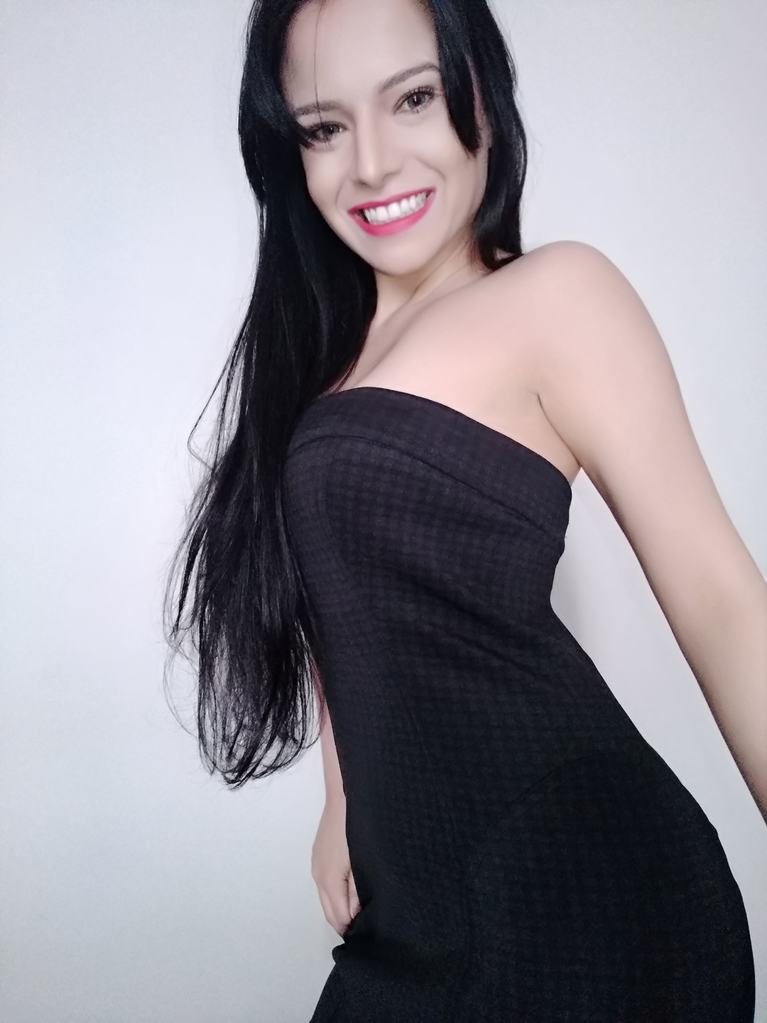 Vestido com xadrez discreto na cor cinza