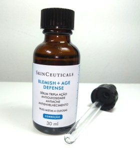 Blemish + Age Defense em embalagem de 30ml