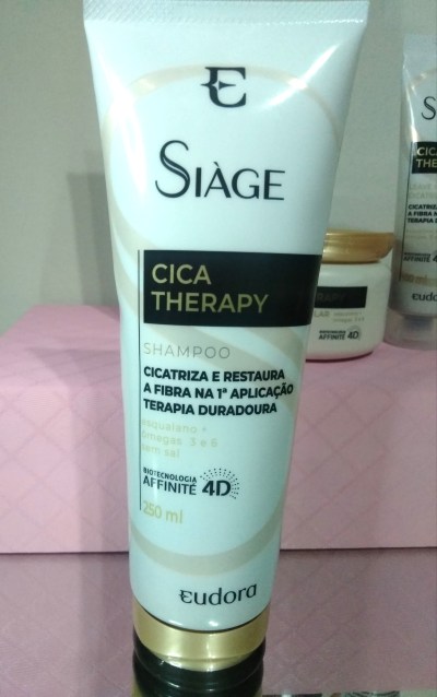 Shampoo Cica Therapy em embalagem de 250ml