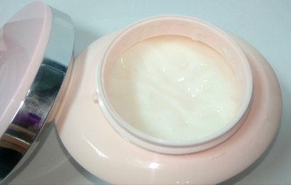 A máscara Genesis Reconstituant é branca e densa