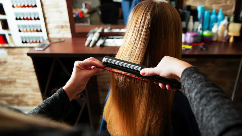 A escova progressiva necessita de alta temperatura que danifica os fios