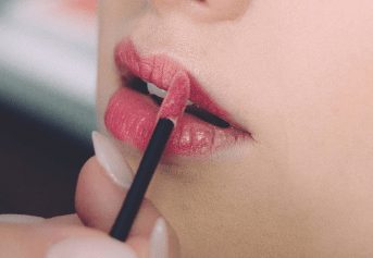 Contorno labial em pele madura