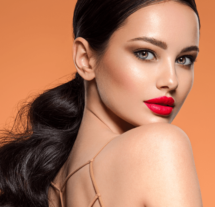 Batom vermelho: saído das telinhas dos cinemas e dos palcos das estrelas para as nossas bolsas