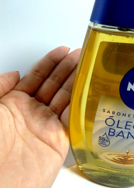 O sabonete líquido Óleo de Banho Nivea tem consistência de óleo