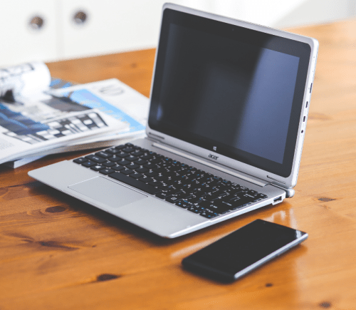 Computadores e celulares possuem luz azul que danifica a pele