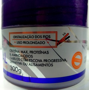 A máscara Cristal da KNUT promete cristalização dos fios e liso prolongado