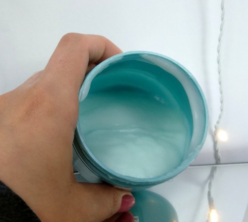 A máscara Curl Contour é branca e gelatinosa