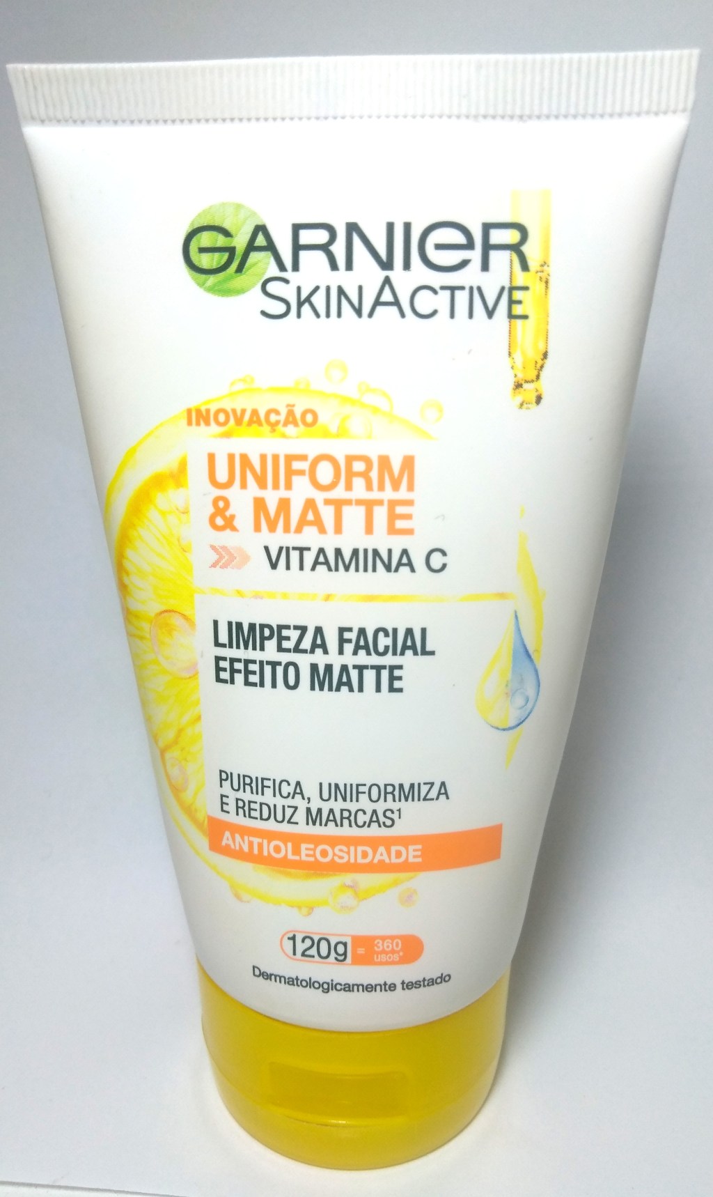 Sabonete Facial Uniform & Matte Garnier com Vitamina C em embalagem de 120g