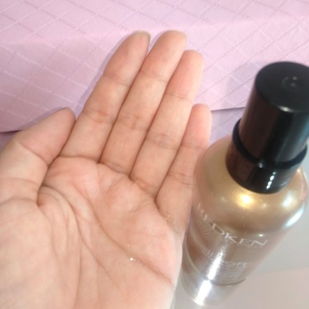 O Óleo All Soft Argan 6 é denso e transparente