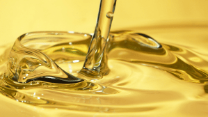 O azeite também é uma opção para remover o rímel à prova d'água