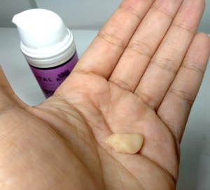 O hidratante Antiporosidade da Quintal Cosméticos é leve e possui cor bege