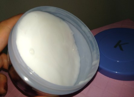 O shampoo Cicaextreme da Kérastase é branco e denso