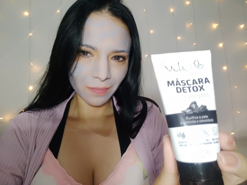 A máscara Detox de Carvão Vult purifica a pele e controla a oleosidade