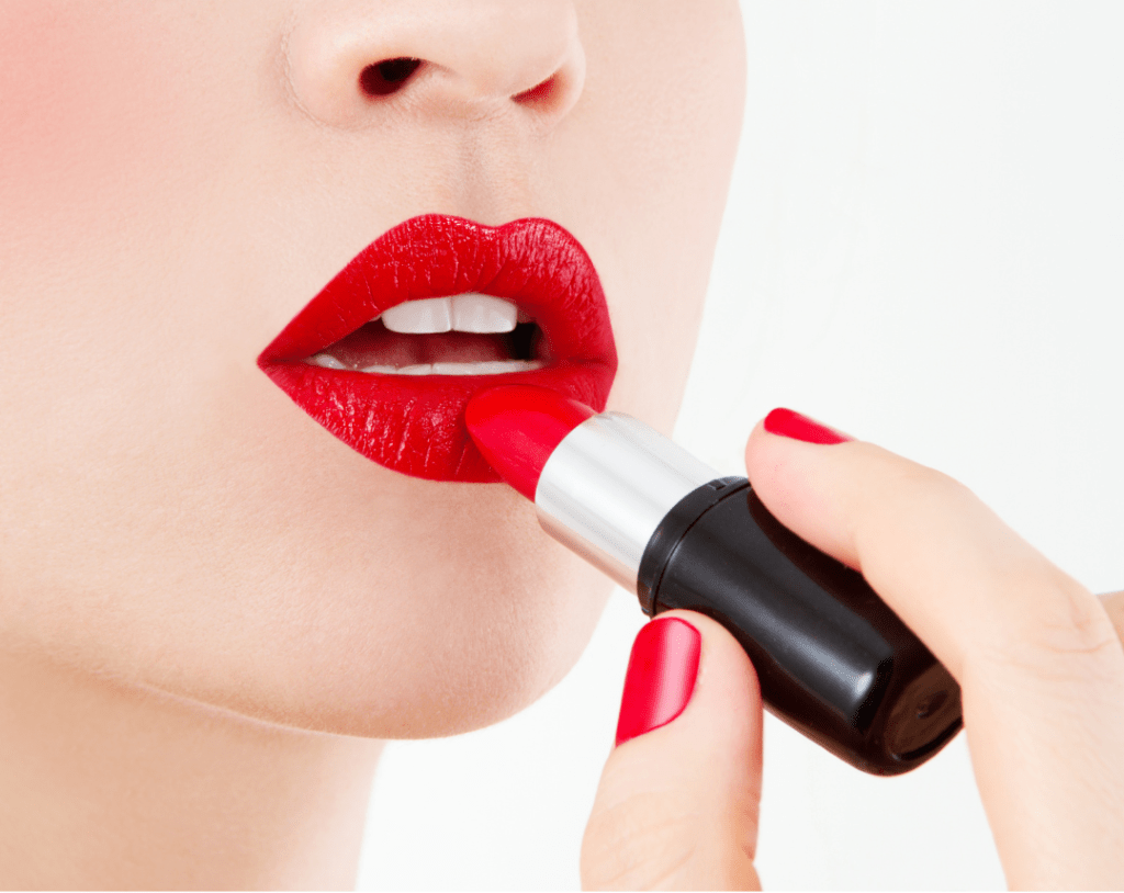 O batom vermelho era usado para destacar a pele de porcelana através do contraste